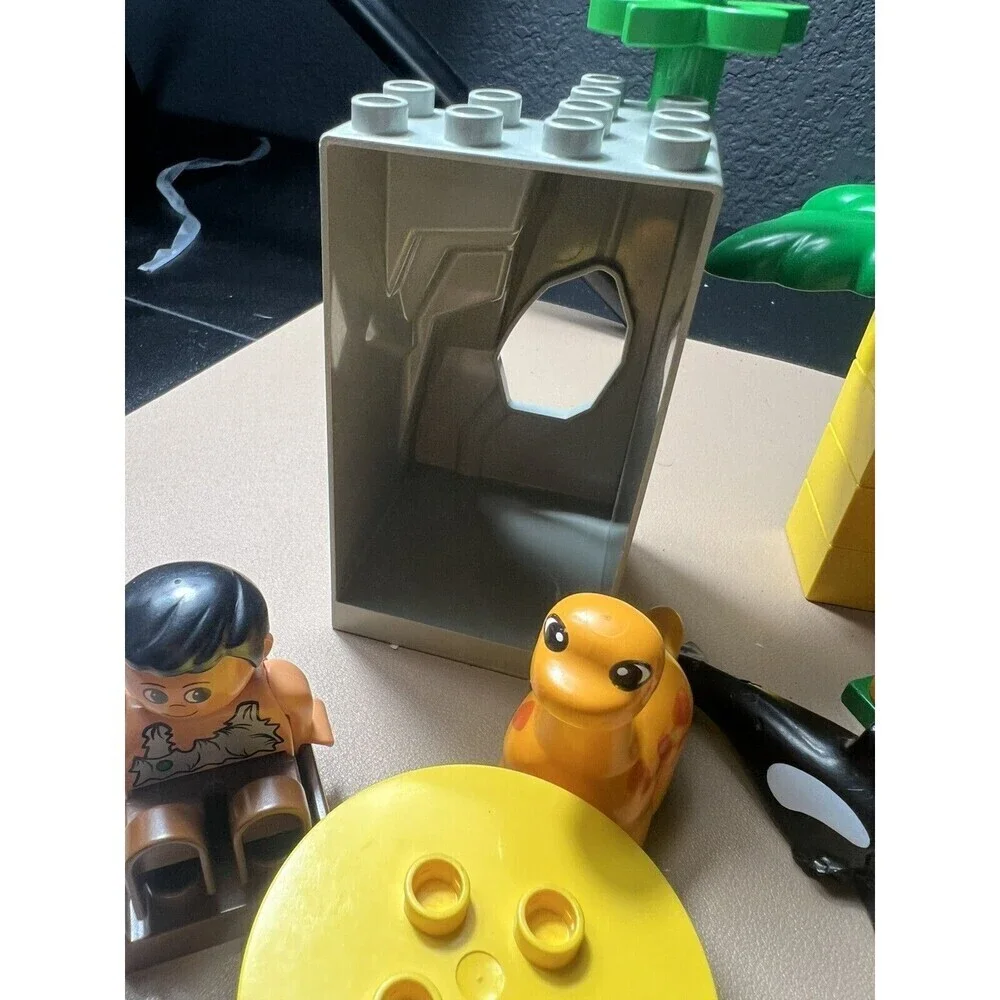 Lego Duplo  Vintage Caveman Set Total Of 20 Pieces Some Very Rare